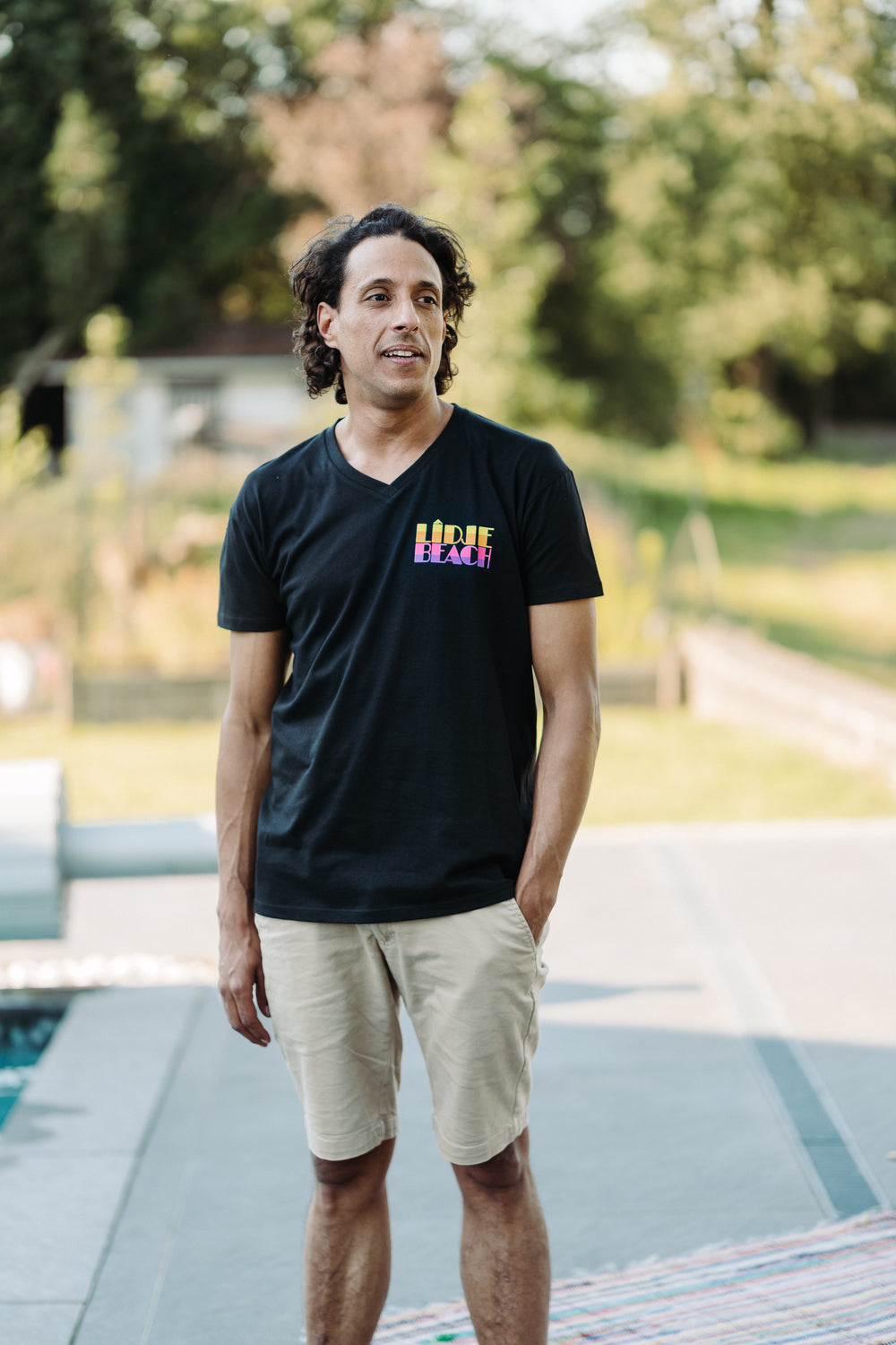 T-shirt col en V 100% coton - Écoresponsable - Noir